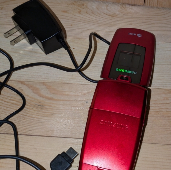 Samsung Red Flip Phone At&T Pre-owned - Picture 5 of 5